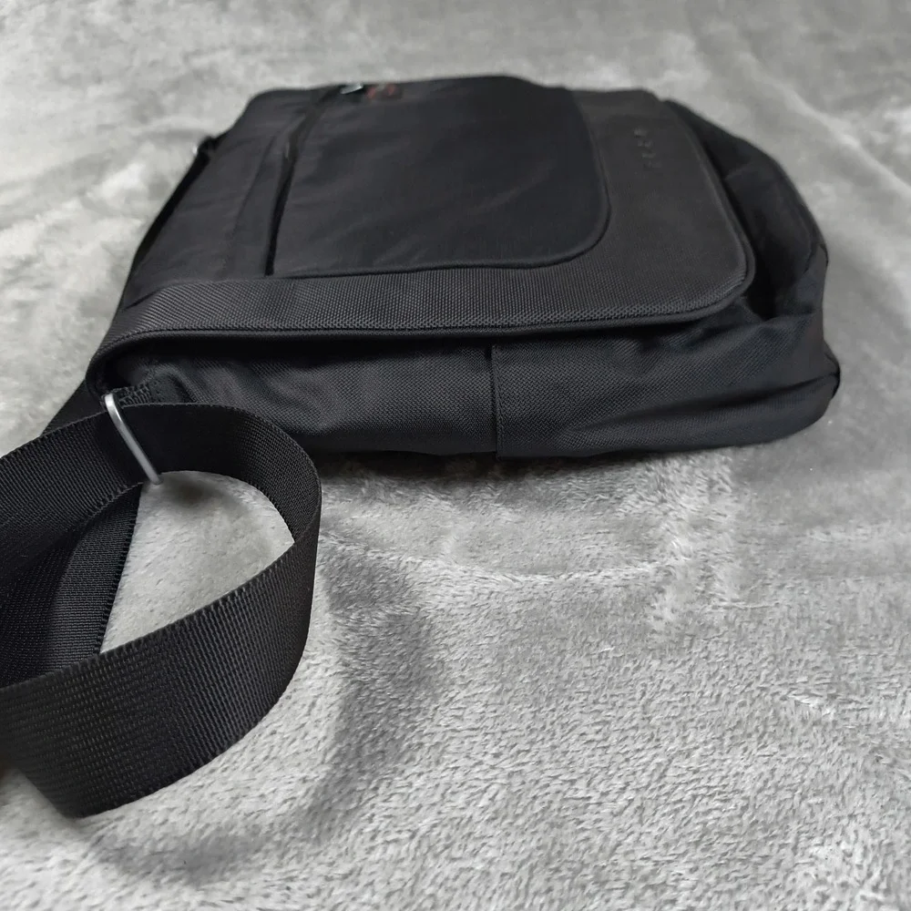 Tumi Messenger Bag Black T‎ Tech 5114D Nylon Crossbody Shoulder Messenger Laptop